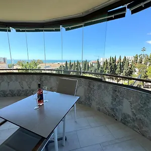 https://amplia-terraza-con-maravillosas-vistas-muy-cerca-de-la-playa.1costadelsol.com